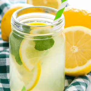 keto aid recipe with lemons and mint leaves