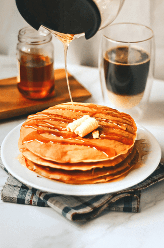 keto maple syrup on pancakes