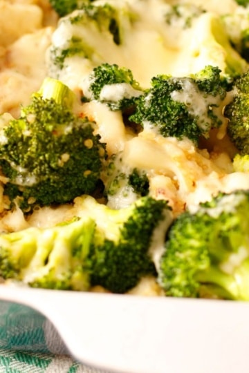 cheesy broccoli chicken casserole for a easy keto chicken casserole recipe idea