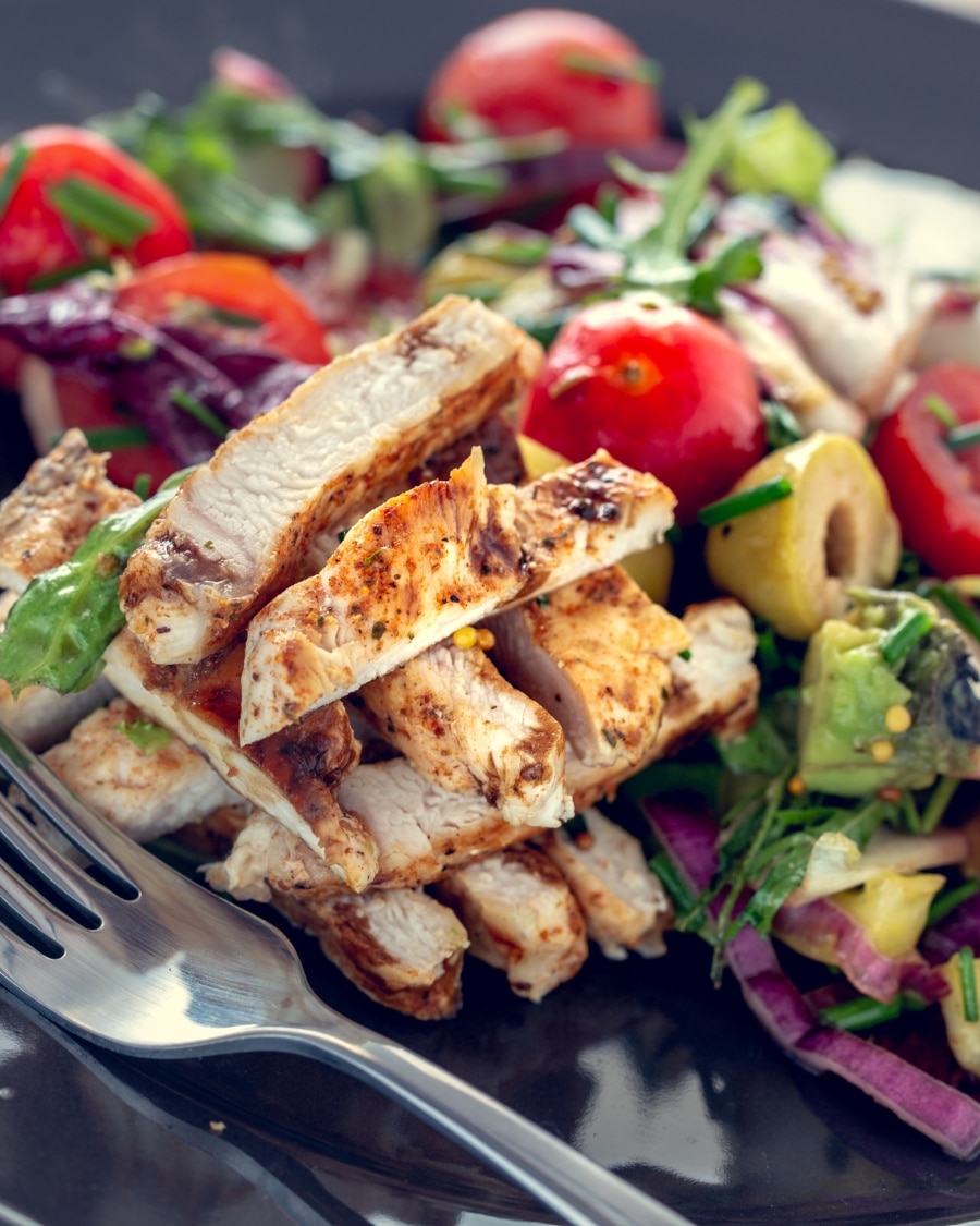 Anti-Inflammatory Grilled Chicken Salad with Mixed Greens