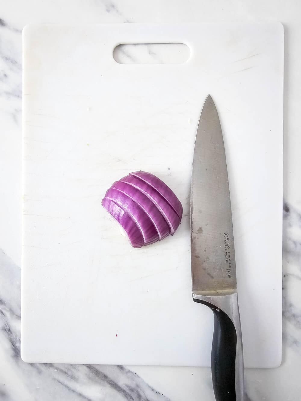sliced red onion